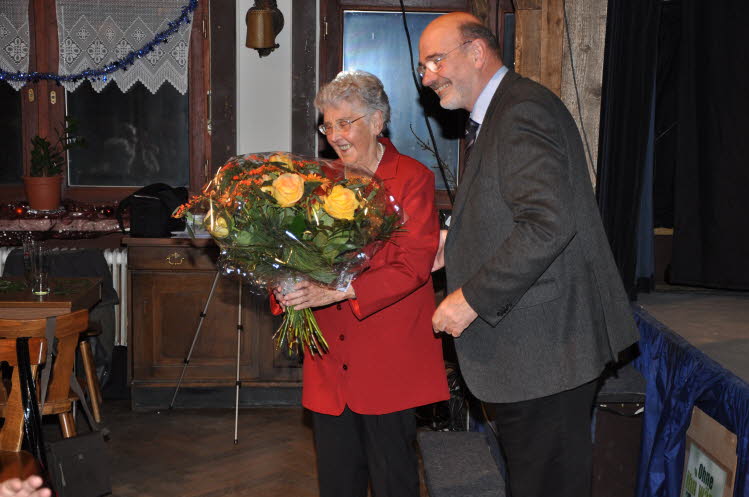 Ein Blumenstrau als Dank fr 26 Jahre als Vorsitzende